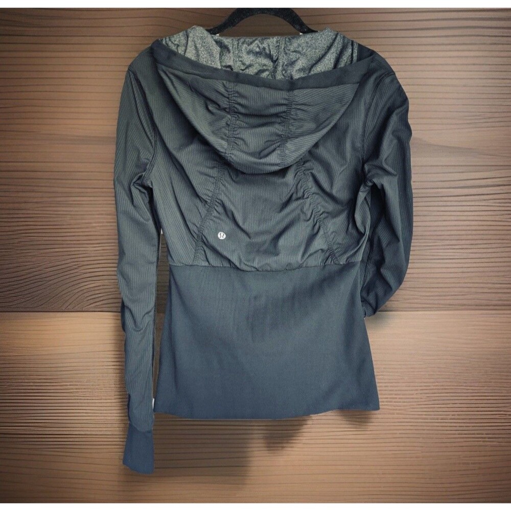 Lululemon Reversible Jacket Women 6 Black Gray Hooded Dance Yoga Zip Up - Picture 7 of 15